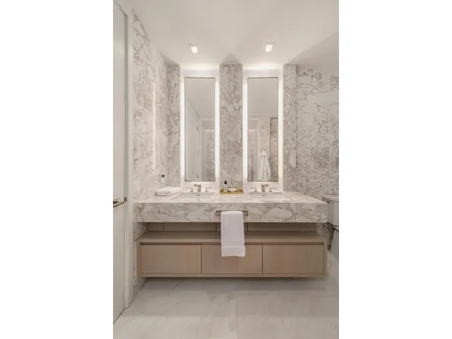 $2,750,000 | 138 East 50th Street, Unit 17D | Midtown East