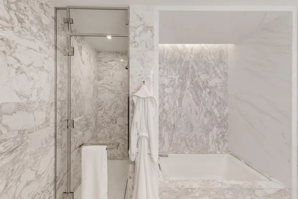 $2,750,000 | 138 East 50th Street, Unit 17D | Midtown East