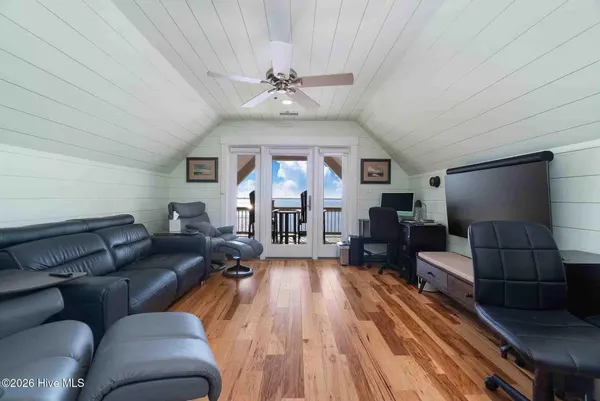 $2,585,000 | 227 Back Street, Newport, NC 28570