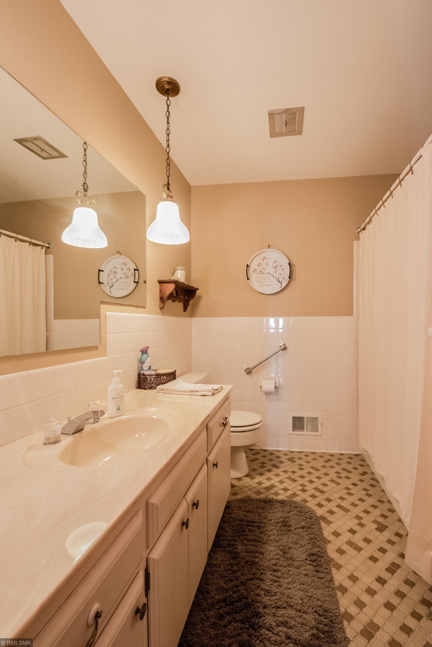 10354 Morris Road Bloomington, MN 55437 - Photo 10 of 32 Gallery Image 10