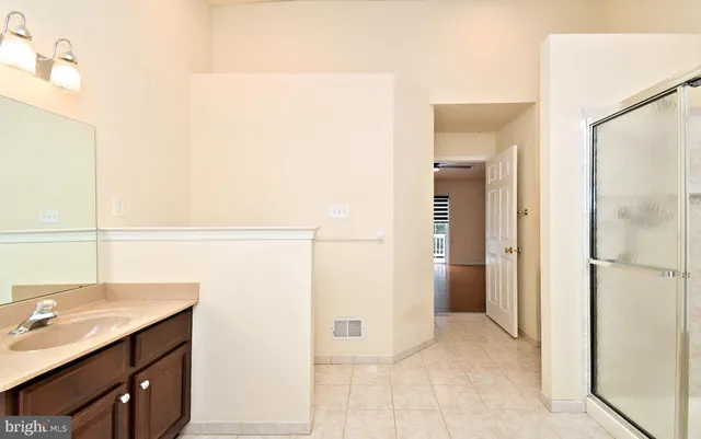 an empty room with wooden floor & closet