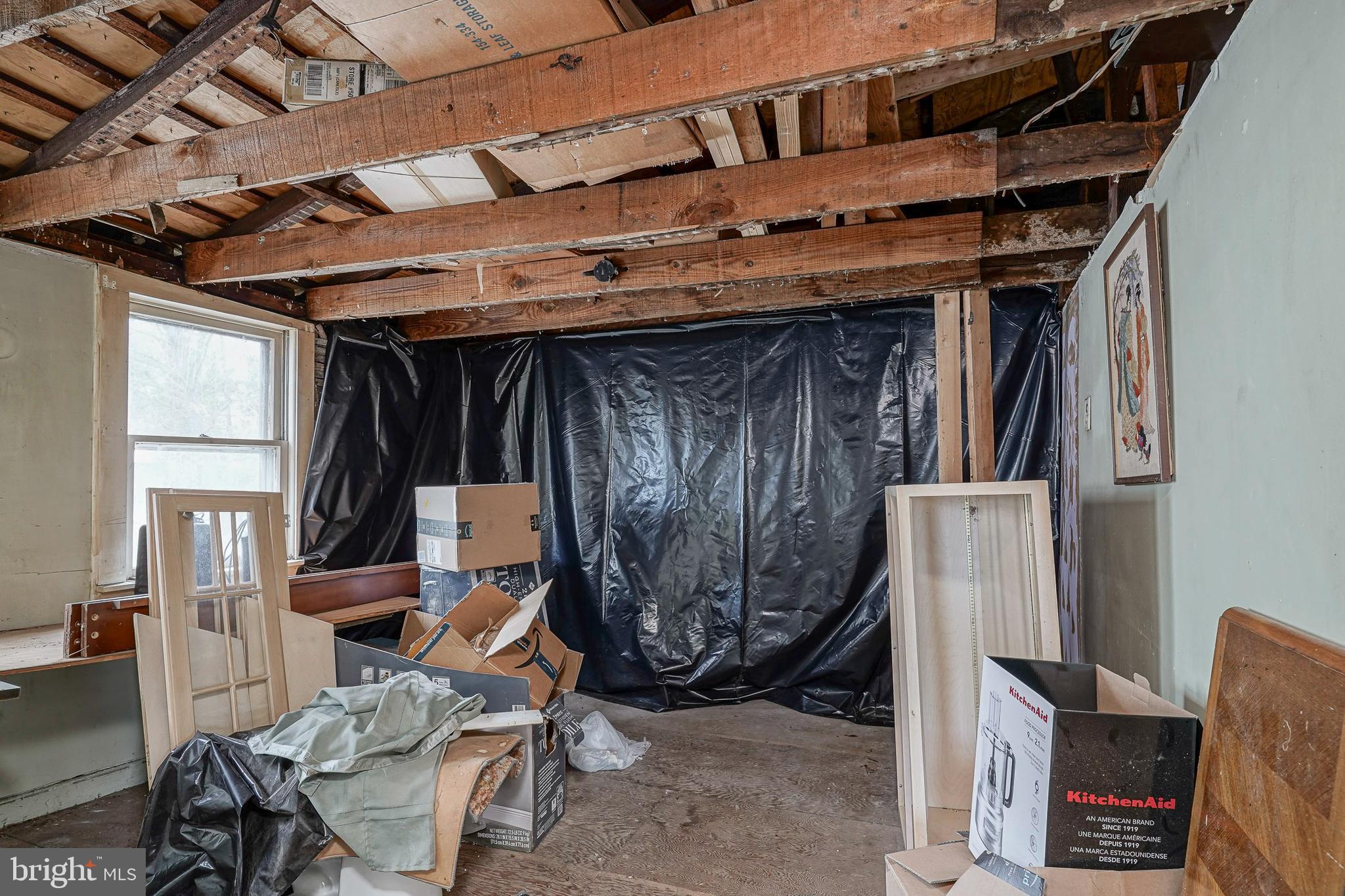 4 Oak Street Salem, NJ 08079 - Photo 15 of 34 a view of room with window