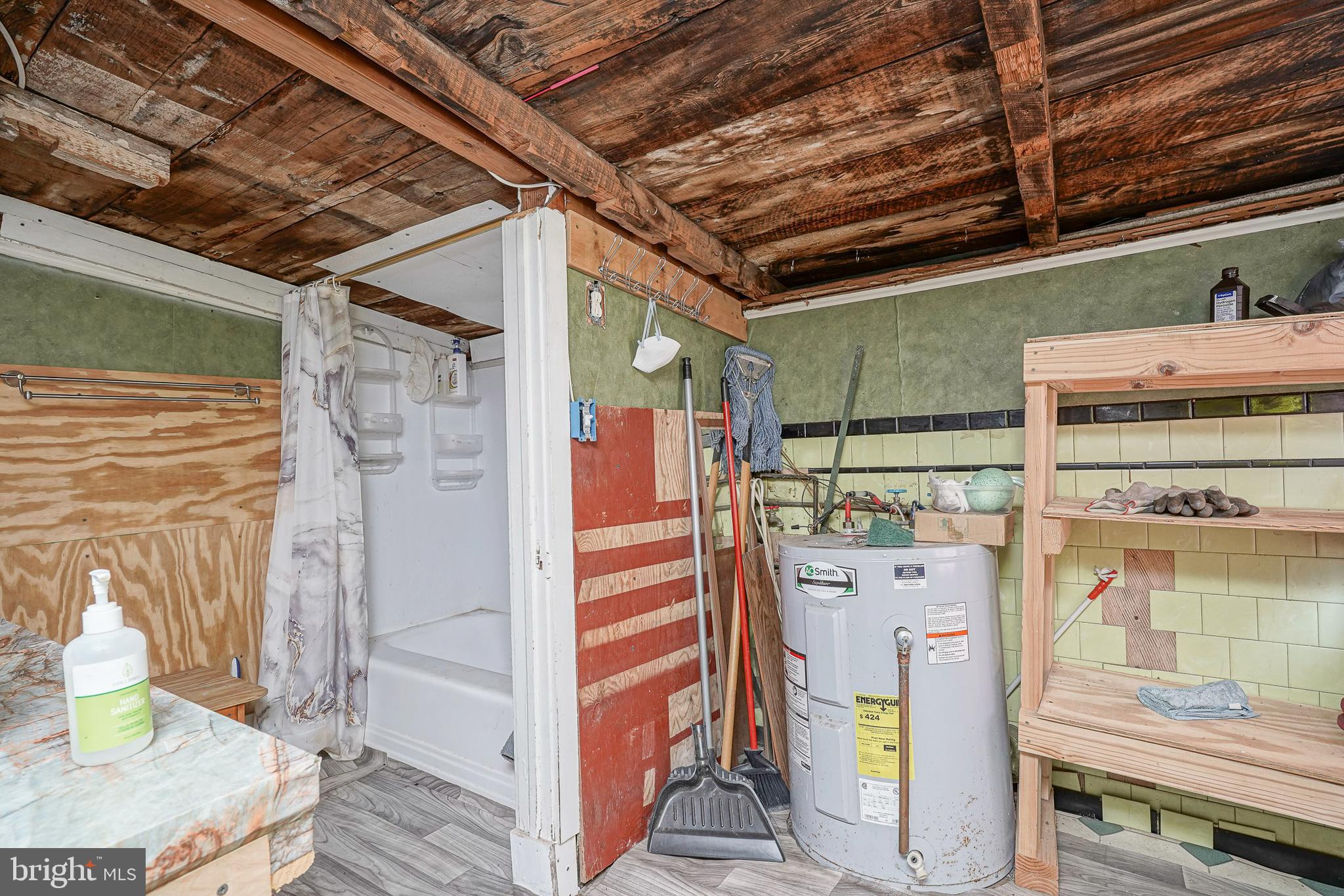 4 Oak Street Salem, NJ 08079 - Photo 10 of 34 a utility room with dryer and washer