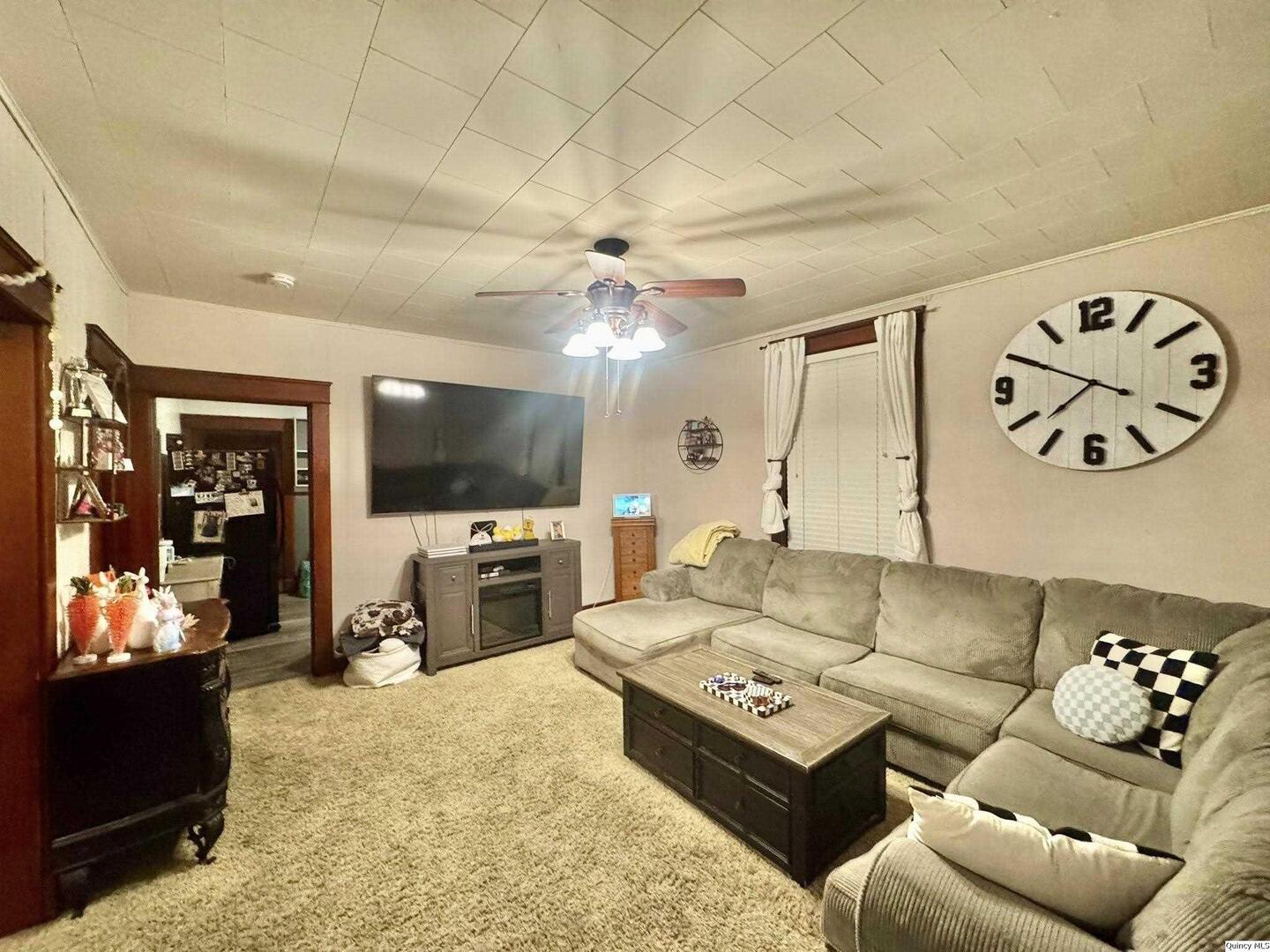 423 North 14th Street Quincy, IL 62301 - Photo 2 of 21 a living room with furniture and a flat screen tv