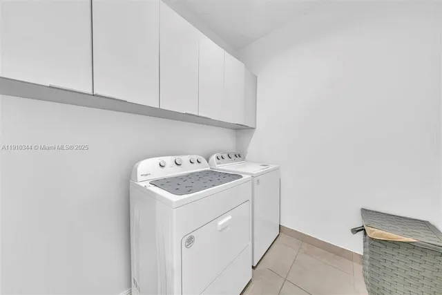 a view of utility room