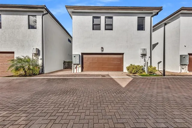 $1,199,000 | 4346 Northwest 81st Avenue, Doral, FL 33166