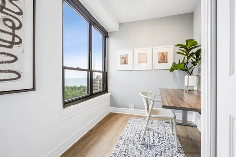 $425,000 | 2930 North Sheridan Road, Unit 2106, Chicago, IL 60657