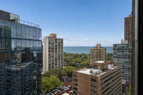 $425,000 | 2930 North Sheridan Road, Unit 2106, Chicago, IL 60657