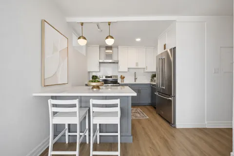 $425,000 | 2930 North Sheridan Road, Unit 2106, Chicago, IL 60657