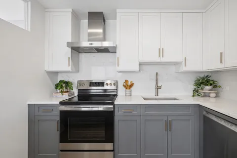 $425,000 | 2930 North Sheridan Road, Unit 2106, Chicago, IL 60657