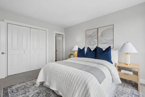 $425,000 | 2930 North Sheridan Road, Unit 2106, Chicago, IL 60657