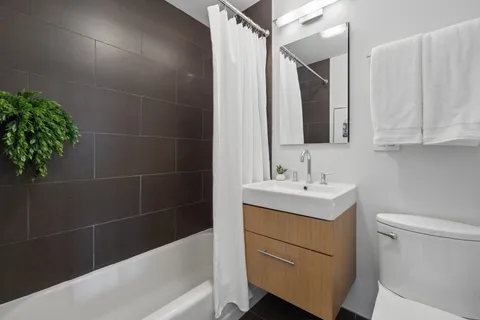 $425,000 | 2930 North Sheridan Road, Unit 2106, Chicago, IL 60657