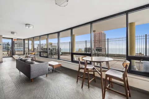 $425,000 | 2930 North Sheridan Road, Unit 2106, Chicago, IL 60657