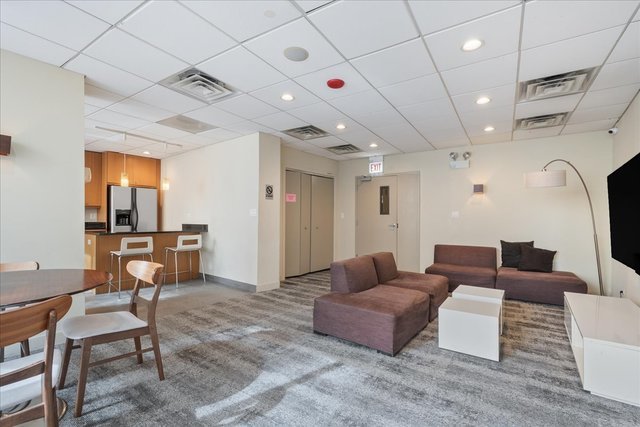 2930 North Sheridan Road, Unit 2106 Chicago, IL 60657 - Photo 34 of 35