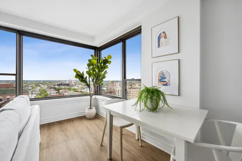 $425,000 | 2930 North Sheridan Road, Unit 2106, Chicago, IL 60657
