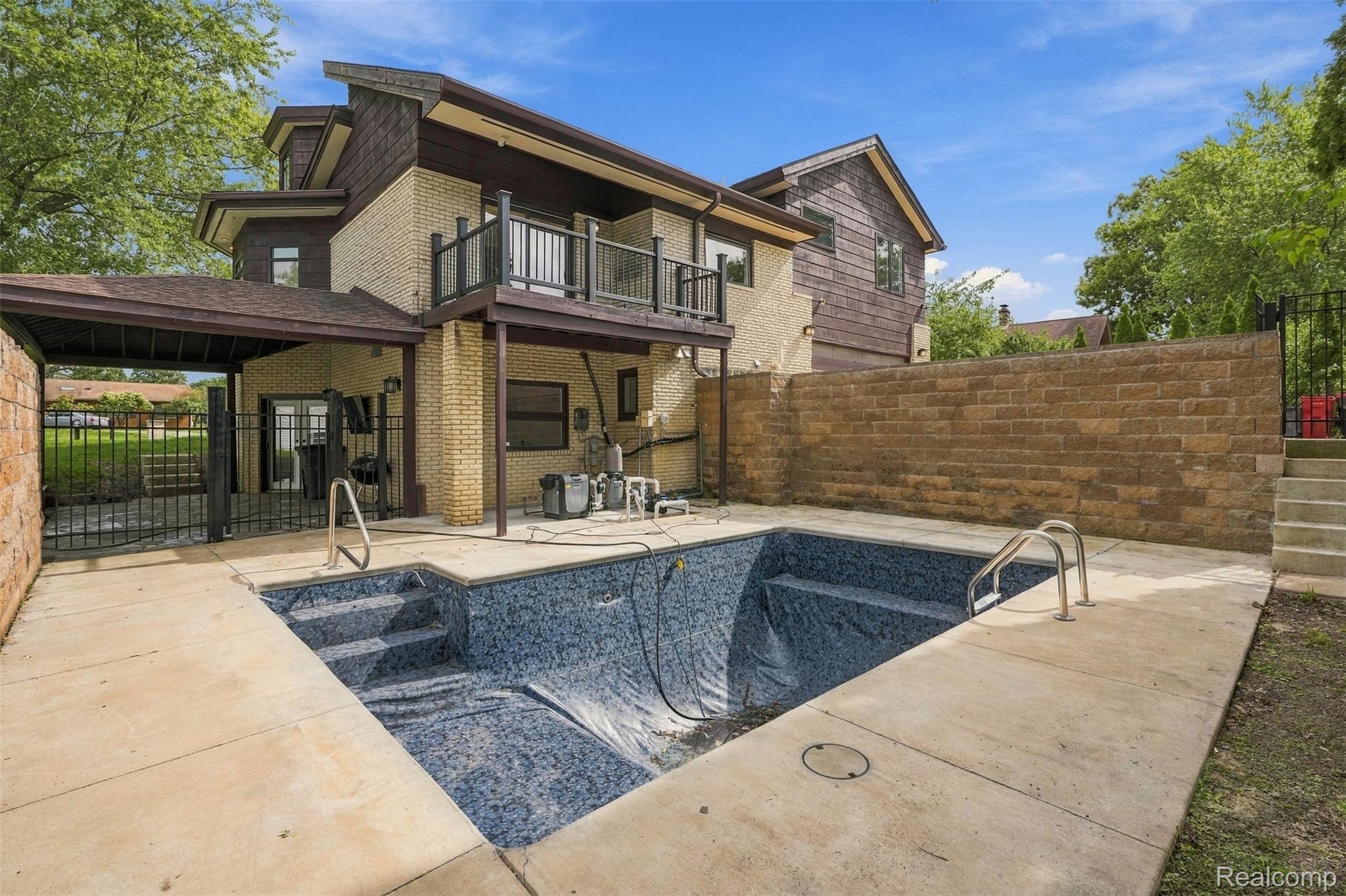27507 Bell Road Southfield, MI 48034 - Photo 58 of 81 Brick exterior with a second-story balcony