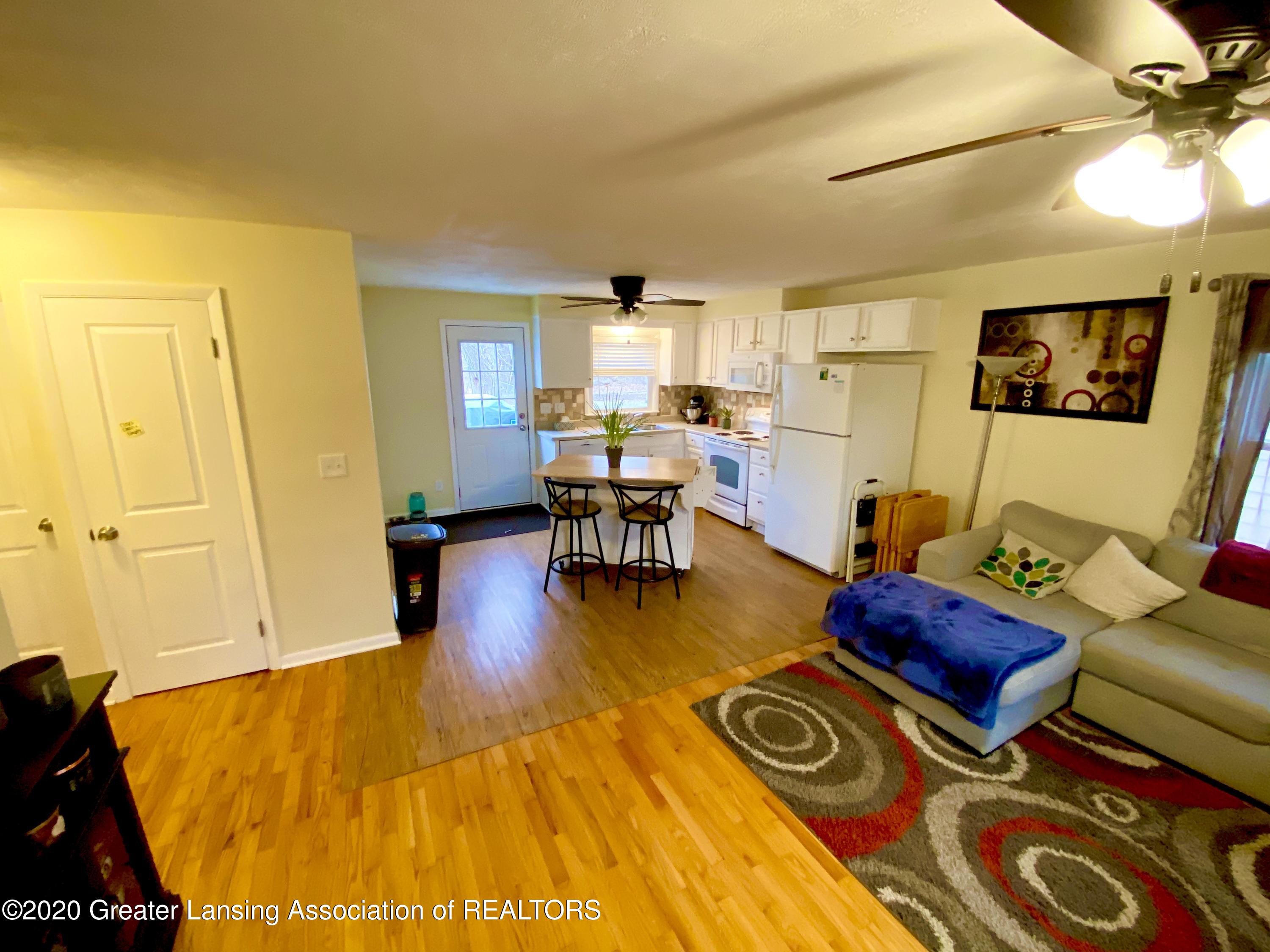 569 Armstrong Road Lansing, MI 48911 - Photo 8 of 27 7 Living Rm to Kitchen