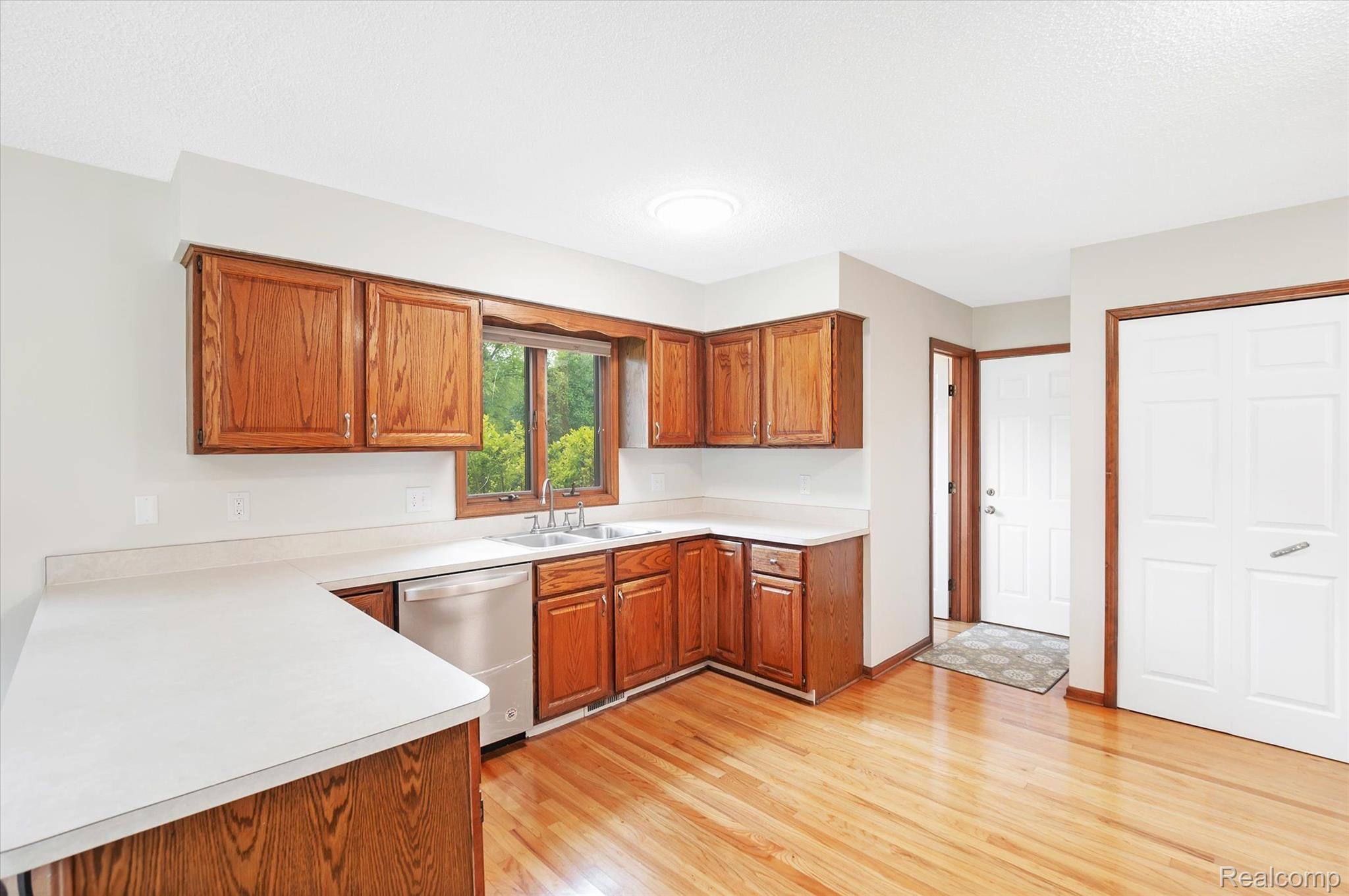 1674 North Hacker Road Howell, MI 48843 - Photo 9 of 40 1674 N Hacker Road