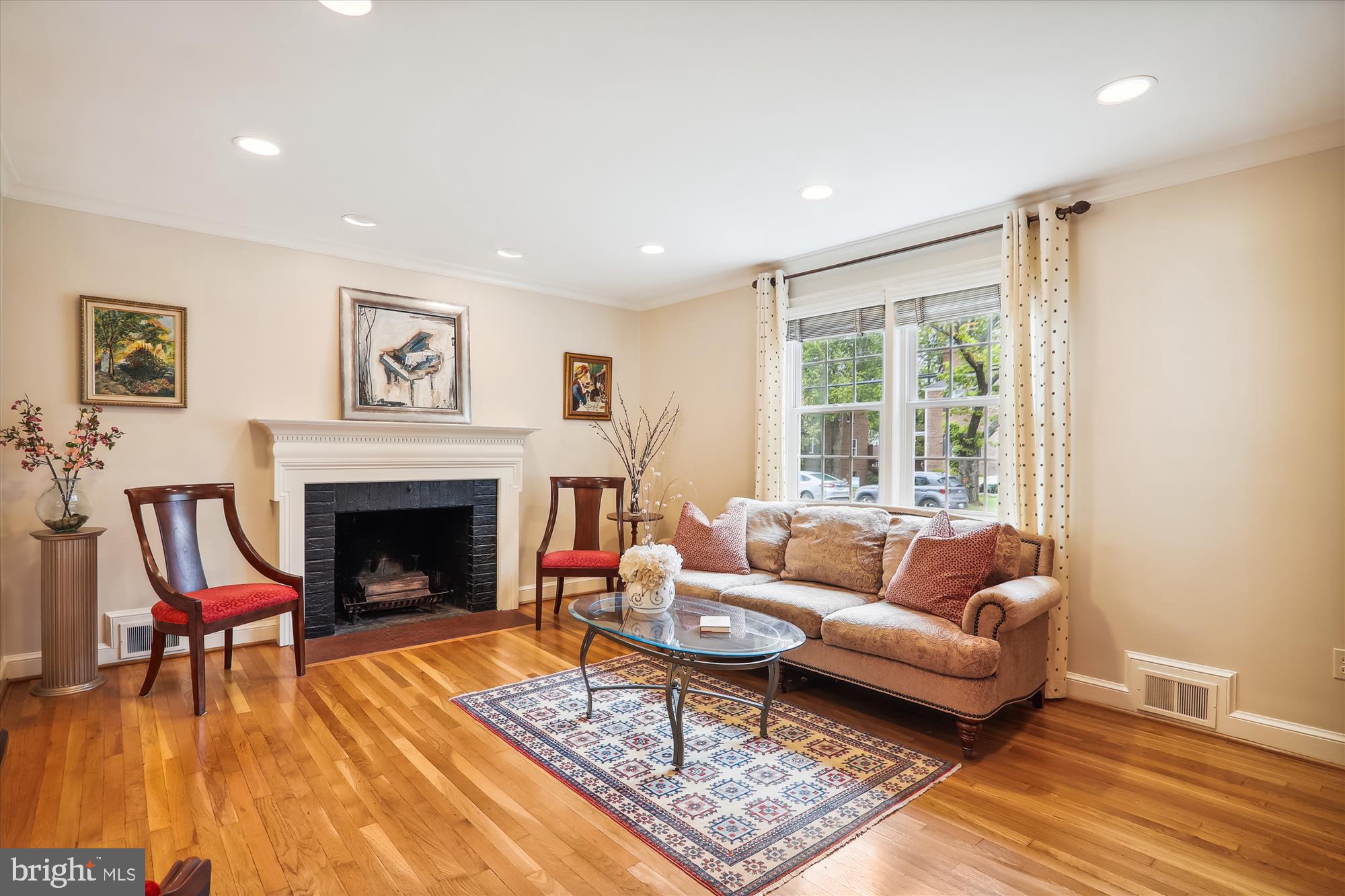 5903 Wilmett Road Bethesda, MD 20817 - Photo 3 of 41 Living Room