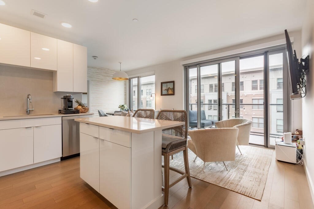 45 Lewis Street, Unit 401 Boston, MA 02128 - Photo 3 of 31