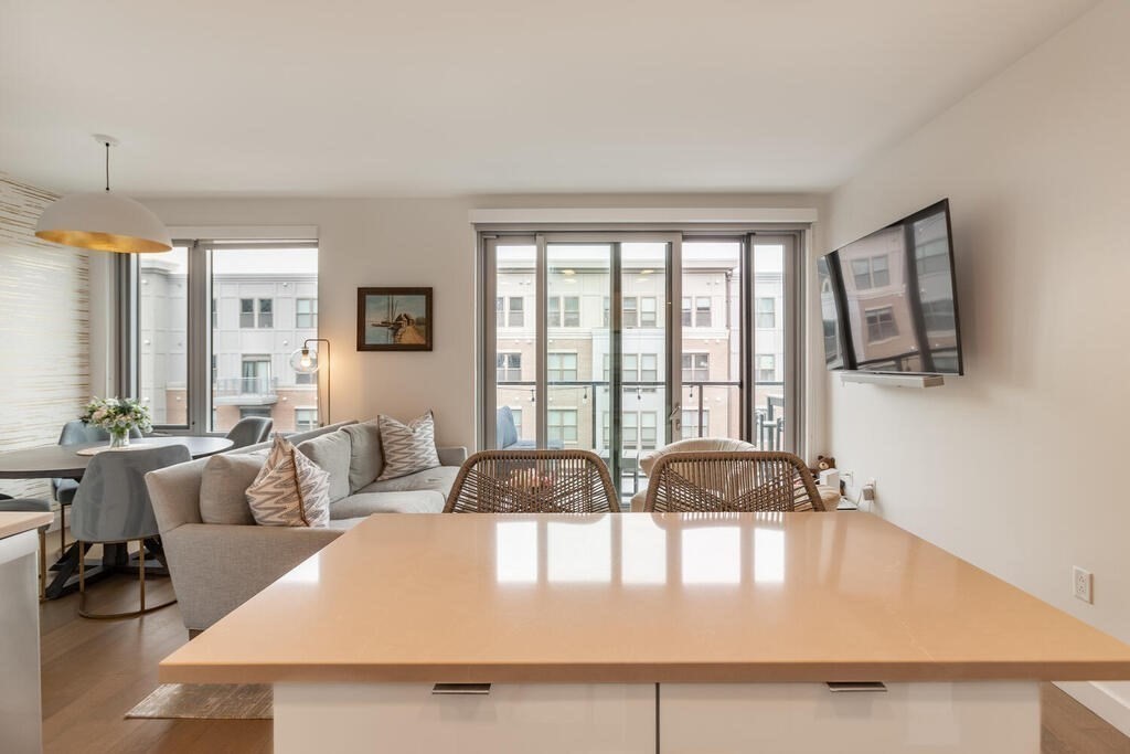 45 Lewis Street, Unit 401 Boston, MA 02128 - Photo 5 of 31
