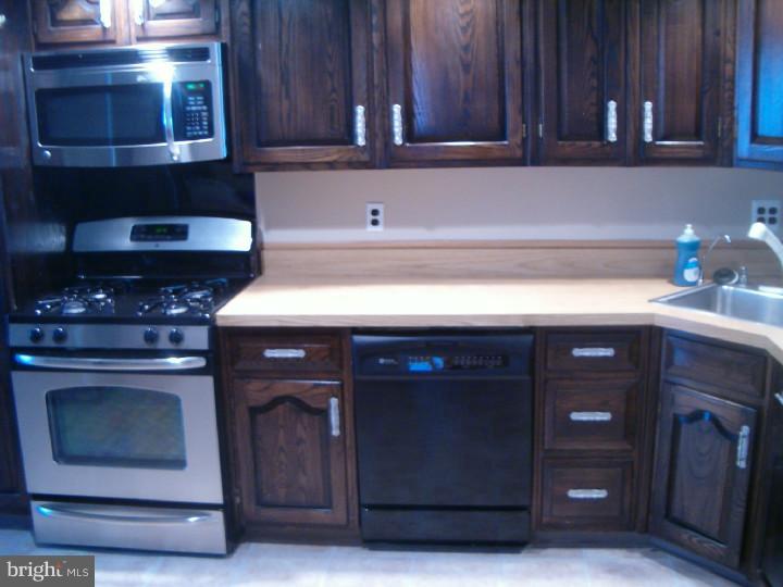 9712 Morefield Road Philadelphia, PA 19115 - Photo 11 of 25 Kitchen