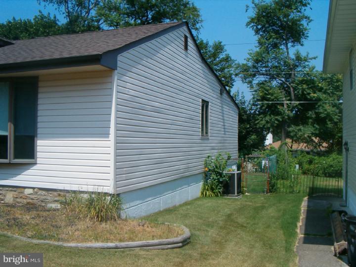 9712 Morefield Road Philadelphia, PA 19115 - Photo 4 of 25 Exterior Side
