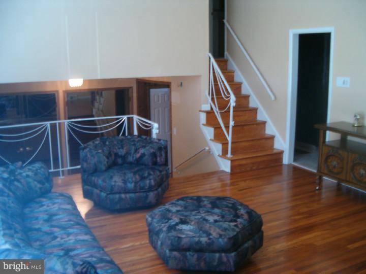 9712 Morefield Road Philadelphia, PA 19115 - Photo 6 of 25 Living Room