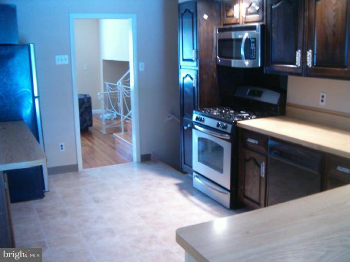 9712 Morefield Road Philadelphia, PA 19115 - Photo 9 of 25 Kitchen