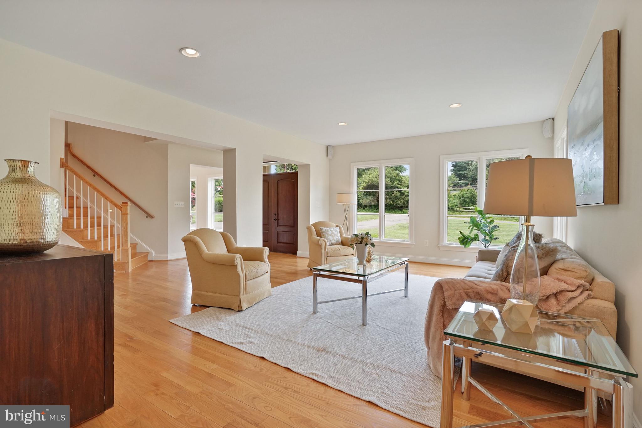 8933 Brook Road McLean, VA 22102 - Photo 4 of 50 Living Room