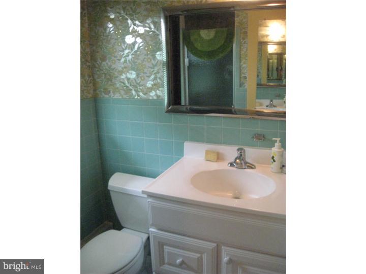 21 Turf Road Levittown, PA 19056 - Photo 14 of 25 Bathroom