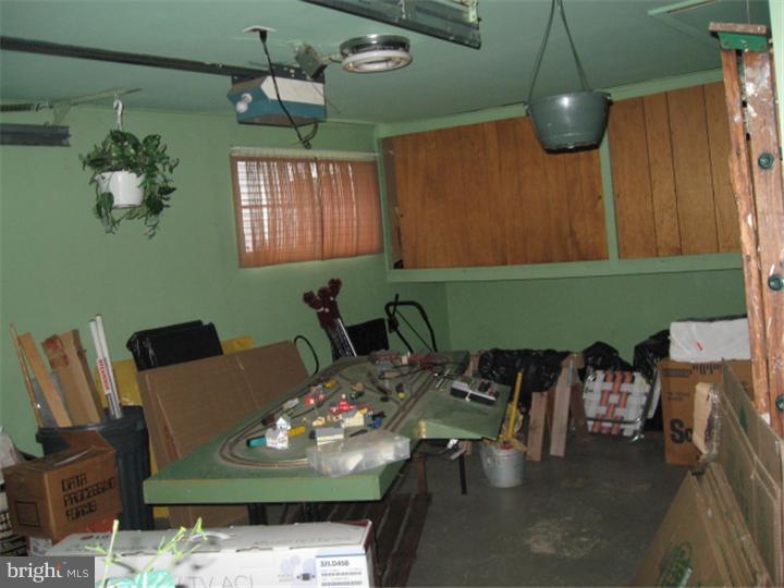 21 Turf Road Levittown, PA 19056 - Photo 22 of 25 Garage