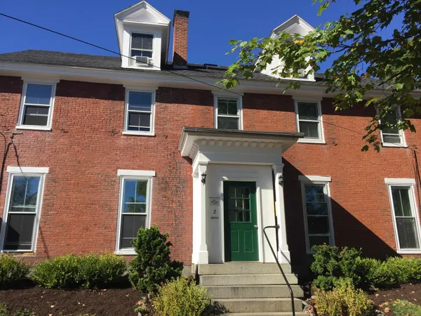 $1,675 | 2 Elm Street, Unit 2, Newmarket, NH 03857