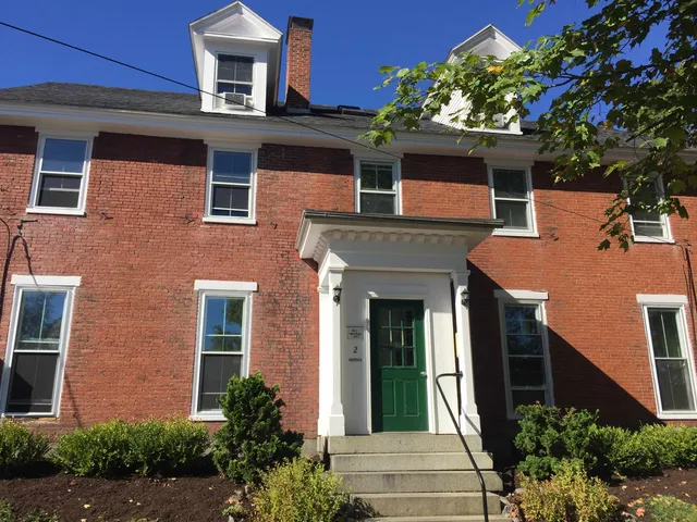 $1,675 | 2 Elm Street, Unit 2, Newmarket, NH 03857