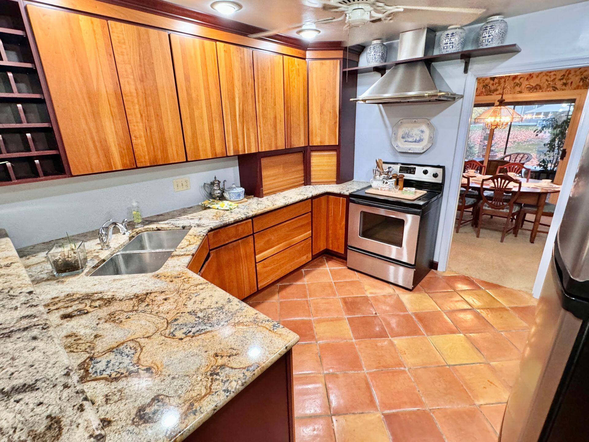 2557 South Clearing Road Salem, VA 24153 - Photo 17 of 79 24