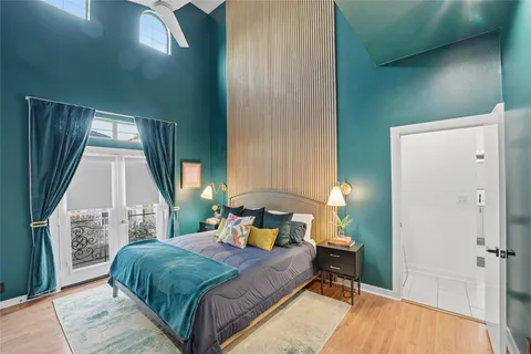 $299,000 | 806 Jackson Hill Street, Unit 201, Houston, TX 77007