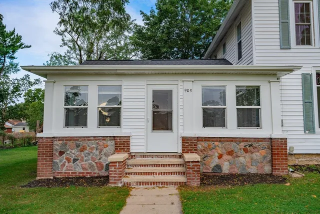 $275,000 | 903 West Conger Street, Whitewater, WI 53190