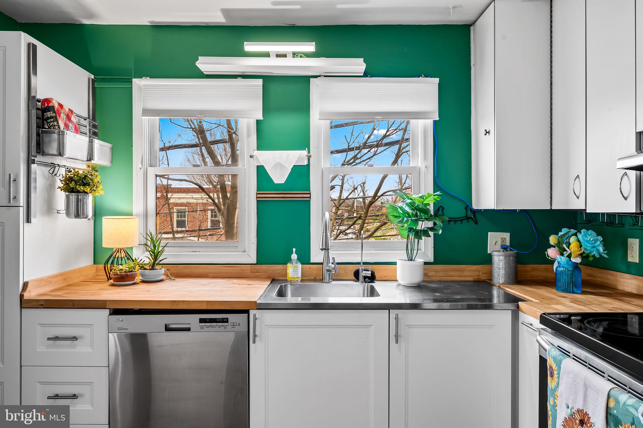 4202 Roland Avenue, Unit 208 Roland Park, MD 21211 - Photo 13 of 41 kitchen