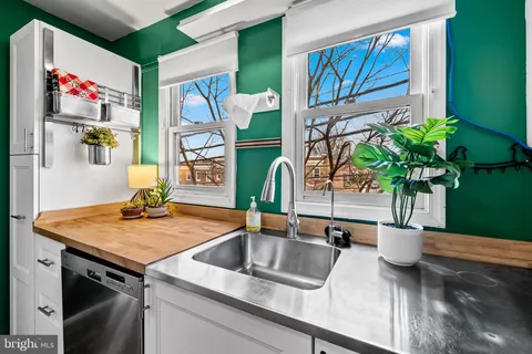 $282,500 | 4202 Roland Avenue, Unit 208, Roland Park, MD 21211