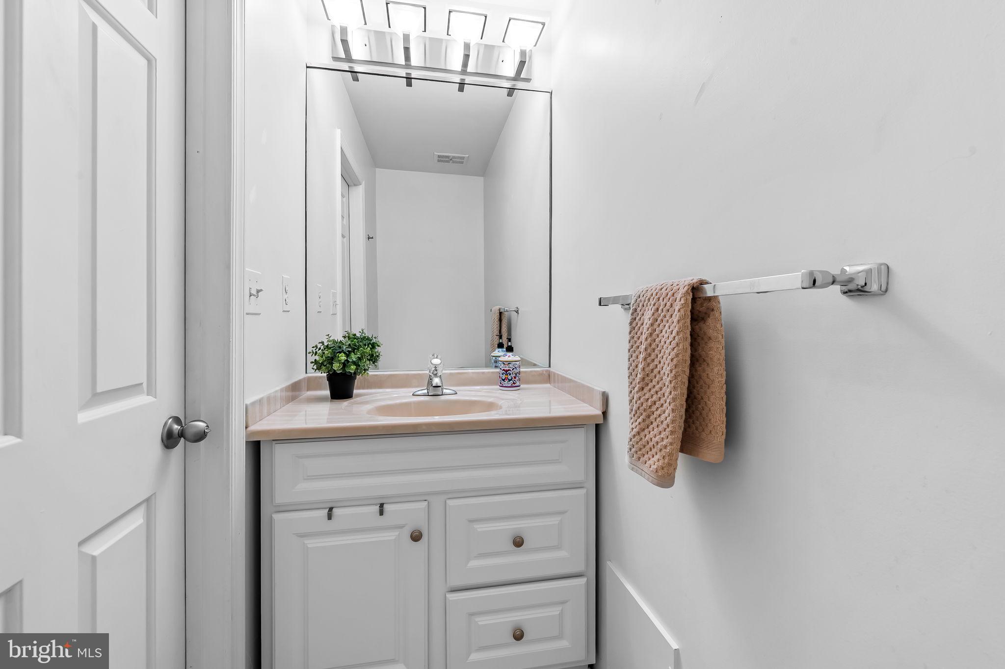 4202 Roland Avenue, Unit 208 Roland Park, MD 21211 - Photo 20 of 41 1/2 bath main level