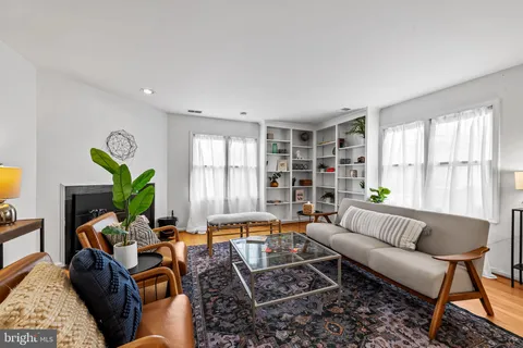 $282,500 | 4202 Roland Avenue, Unit 208, Roland Park, MD 21211