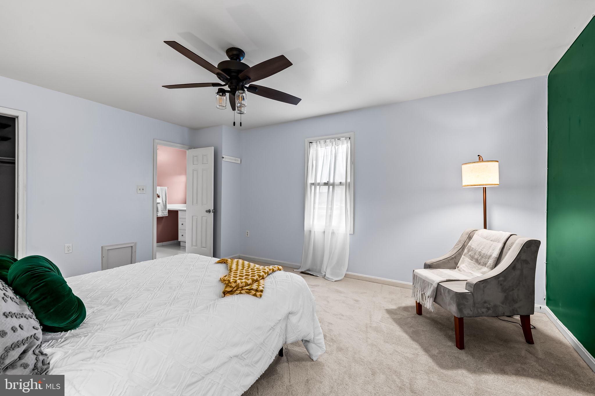 4202 Roland Avenue, Unit 208 Roland Park, MD 21211 - Photo 23 of 41 front bedroom