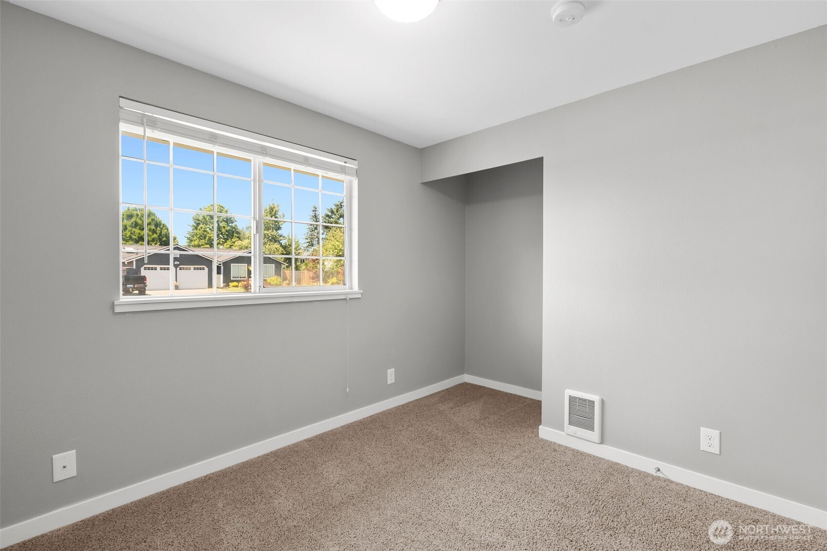 201 Schmid Street Enumclaw, WA 98022 - Photo 23 of 40 an empty room with windows