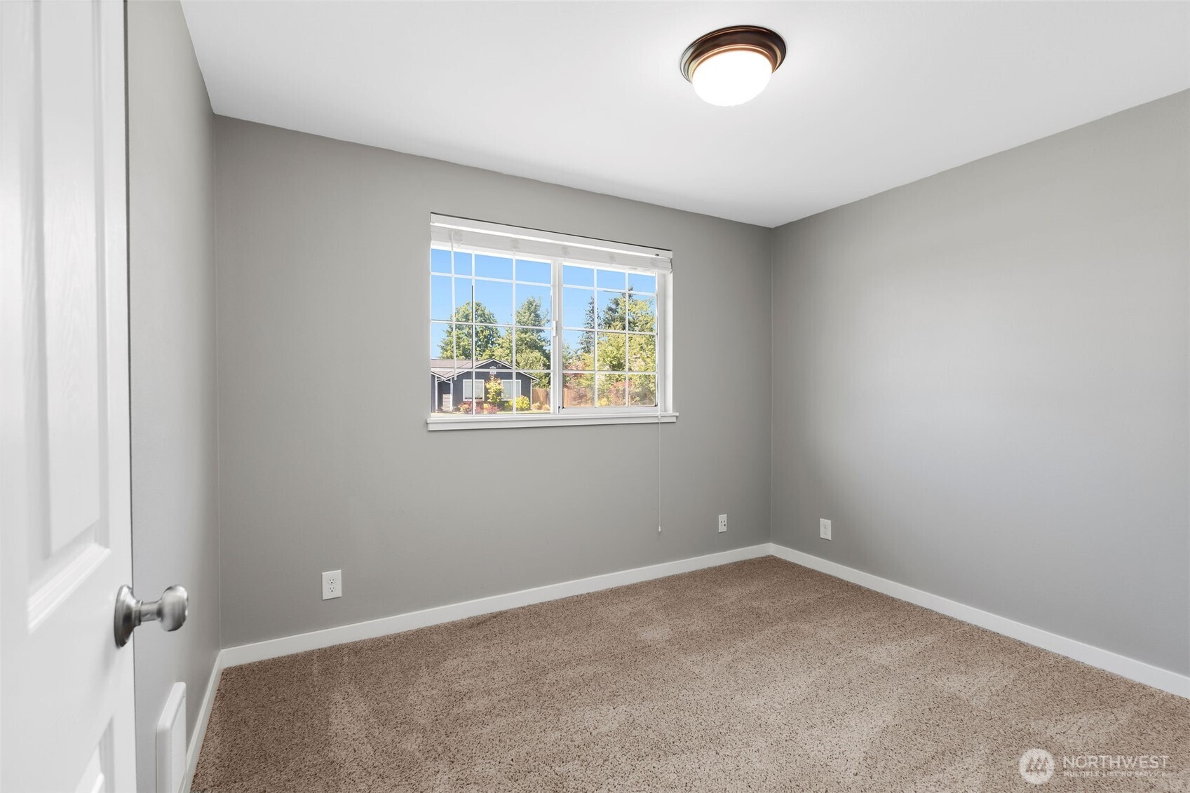 201 Schmid Street Enumclaw, WA 98022 - Photo 24 of 40 an empty room with windows