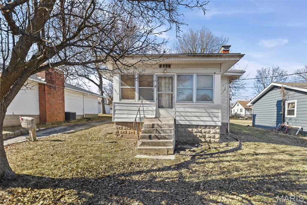 1912 Myrtle Street Alton, IL 62002 - Photo 3 of 21