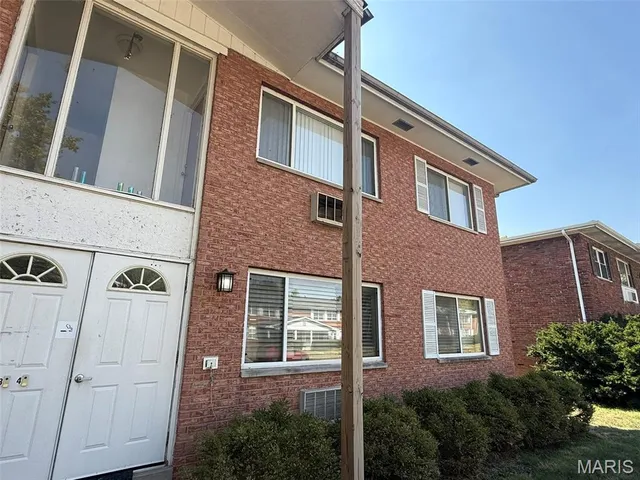 $375,000 | 446 Olian Drive, Hazelwood, MO 63042