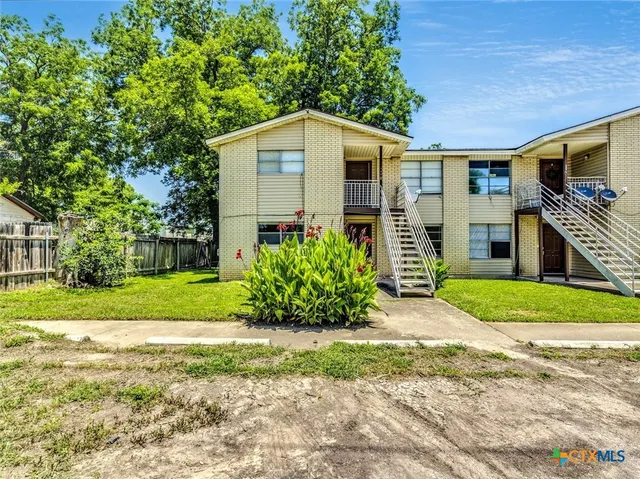 a view of a house with a yard and plants