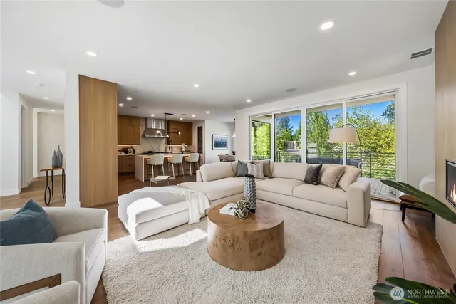 $3,589,000 | 10204 Northeast 43rd Street, Kirkland, WA 98033