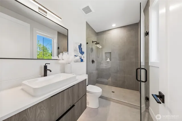 $3,589,000 | 10204 Northeast 43rd Street, Kirkland, WA 98033