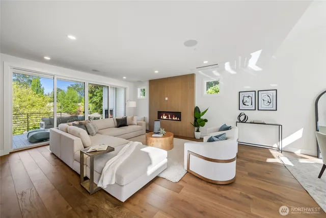 $3,589,000 | 10204 Northeast 43rd Street, Kirkland, WA 98033